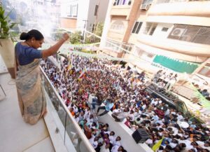 కవితకు మద్దతుగా జాగృతి కార్యకర్తలు.