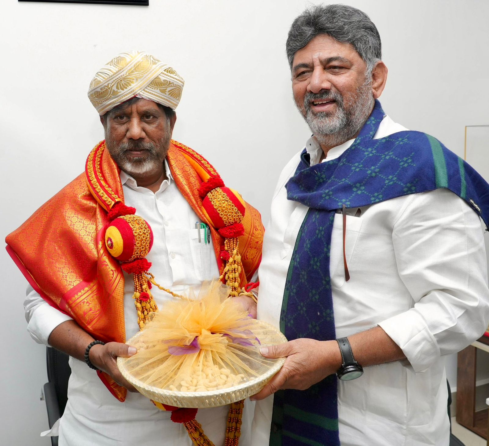 కర్ణాటక డిప్యూటీ సీఎంకు ఆహ్వానం..