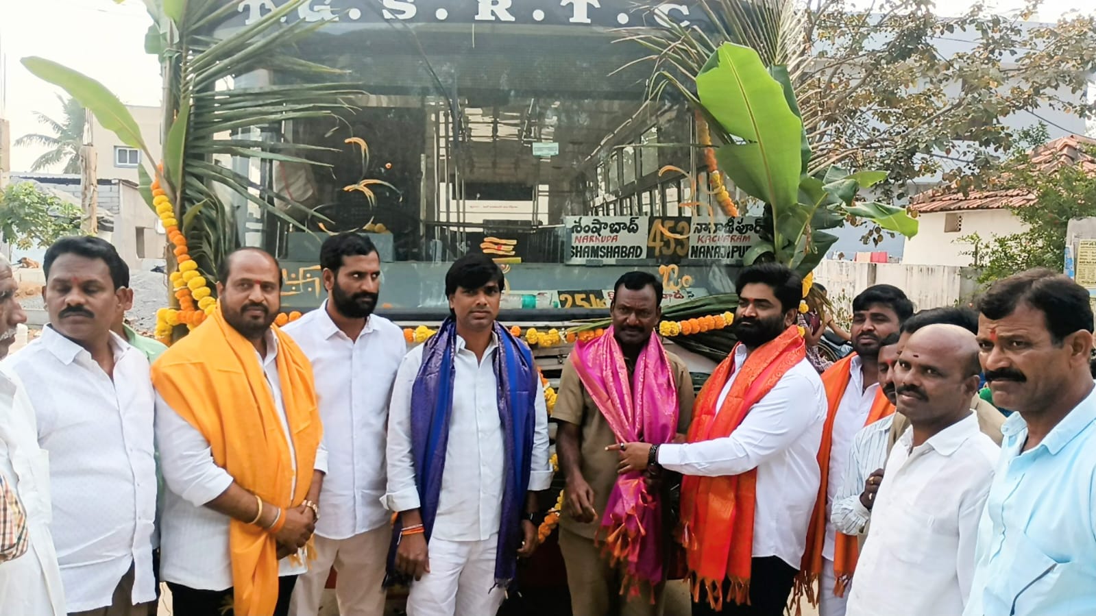 మాట ఇచ్చాం బస్సు తెచ్చాం