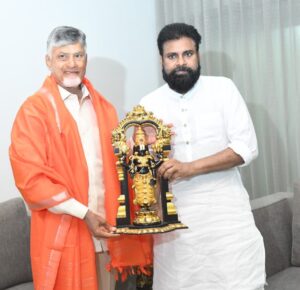 చంద్రబాబు నాయుడు నివాసానికి ఉప ముఖ్యమంత్రి పవన్ కళ్యాణ్.