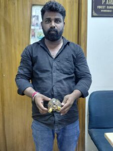 రైలులో స్టార్ తాబేలు పట్టివేత.