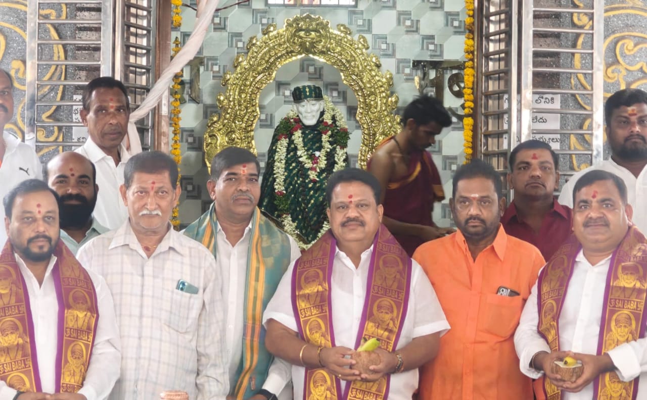 గ్రీన్ హిల్స్ కాలనీ సాయిబాబా ఆలయాన్ని దర్శించుకున్న టీపీసీసీ మెంబర్ దేప భాస్కర్ రెడ్డి,