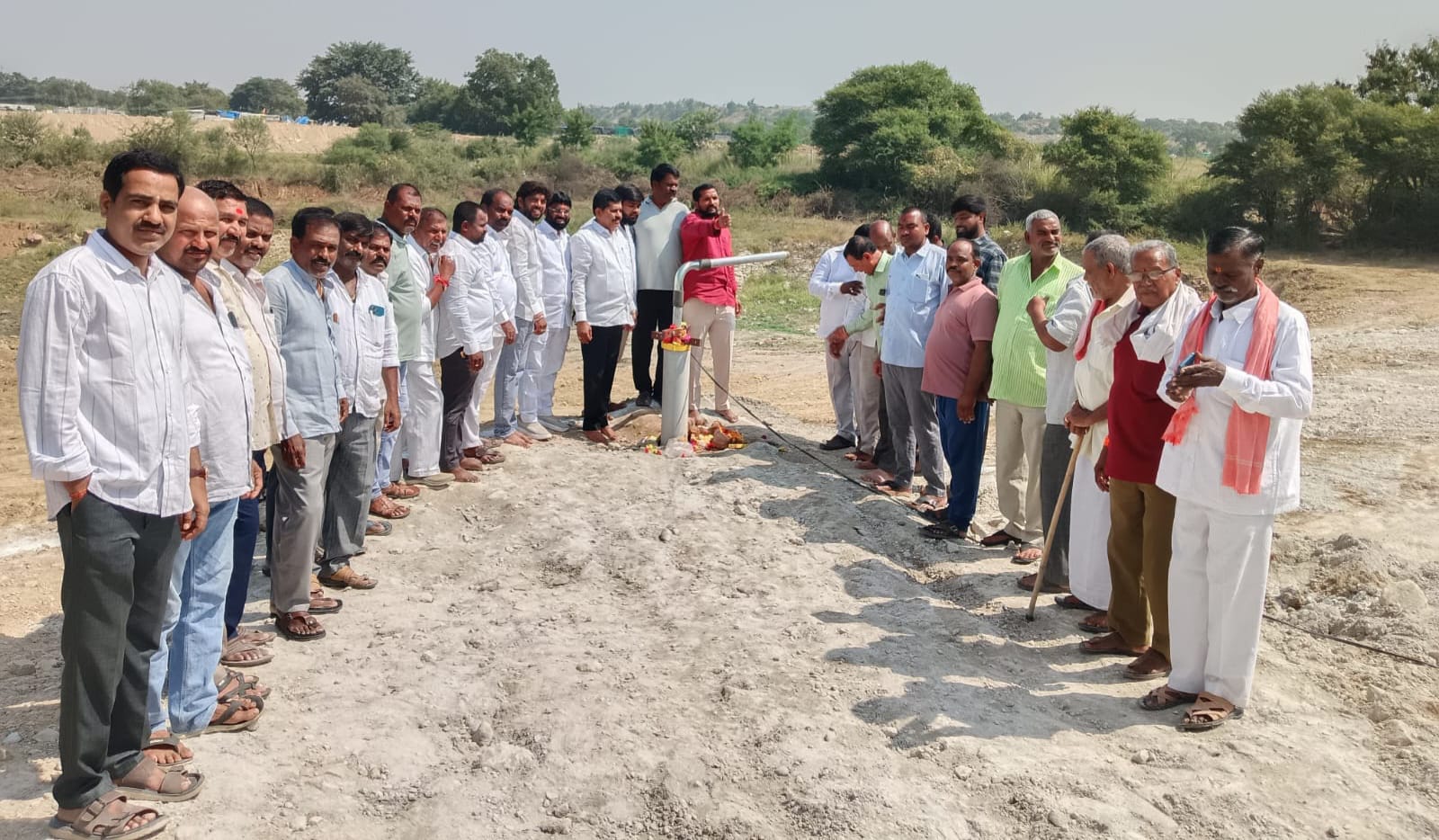 బతుకమ్మ వేళ గౌని చెరువుకు జలకళ బోరు ఏర్పాటు